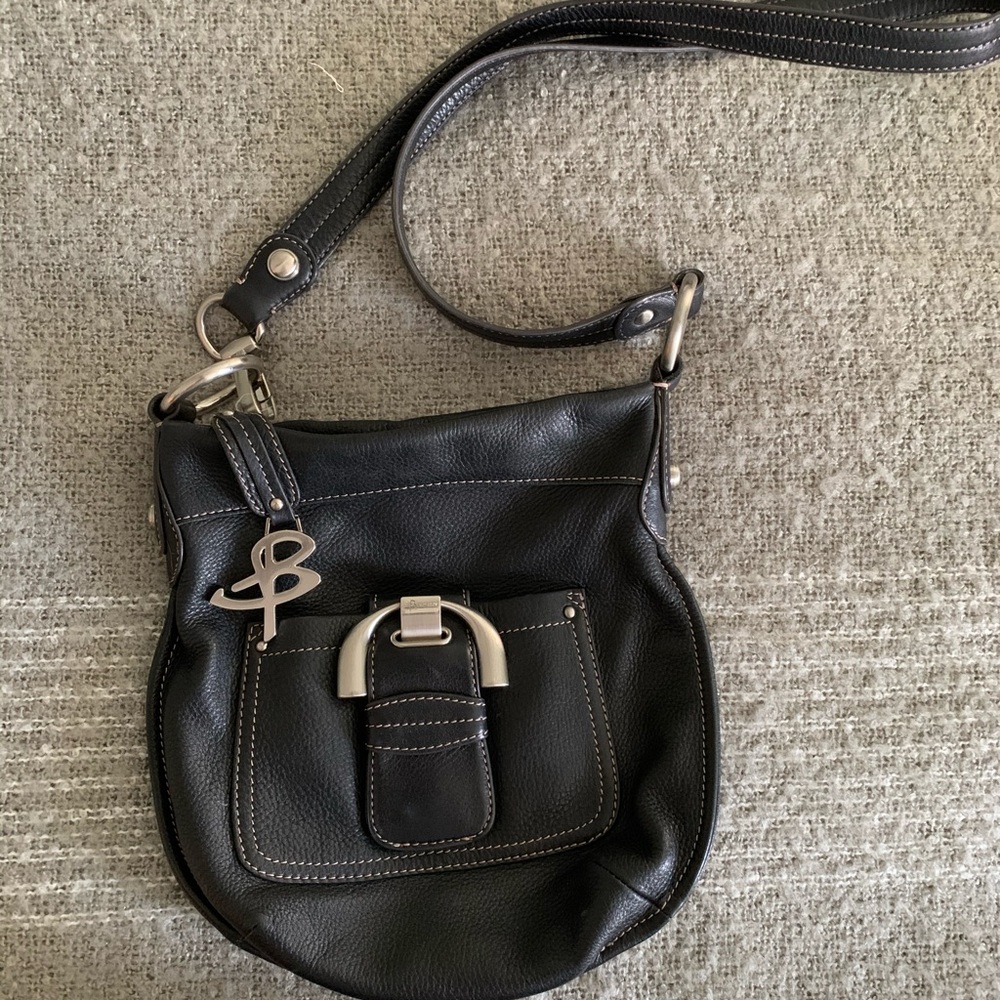 B. Makowsky Black Crossbody Bag